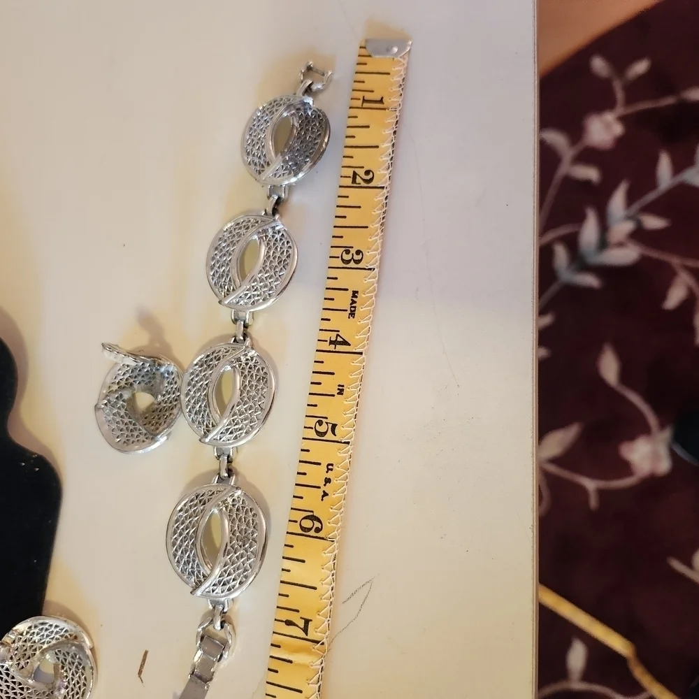 Vintage sarah coventry  Silvertone Jewelry Set - Picture 2 of 4